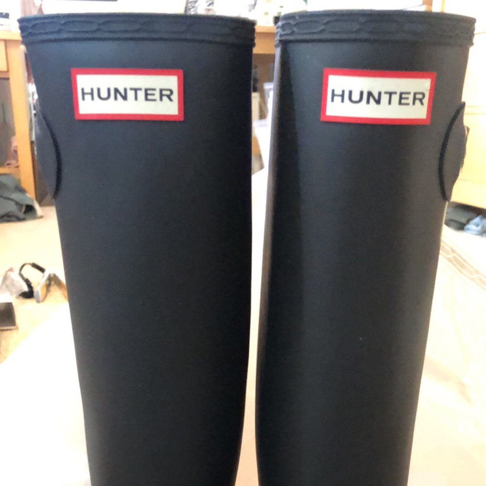 New in box! Matte Black Hunter Boots sz 8